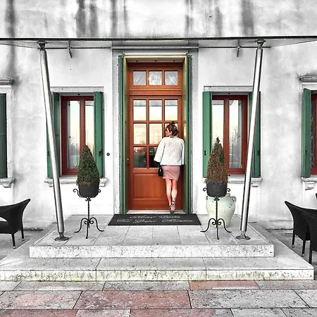 Cà Zane Martin Hotel 4*